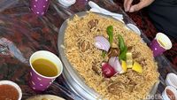 Mencicip Kabsa Hashi, Daging Unta Muda Empuk di Makkah