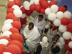 Balon Merah Putih Sambut Jemaah Kloter Terakhir Gelombang I