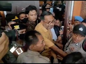 Drama Jatah Kursi di Persidangan Haris Azhar dan Fatia Maulidiyanti Drama Jatah Kursi di Persidangan Haris Azhar dan Fatia Maulidiyanti