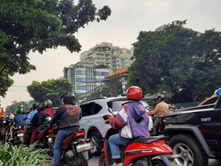 Lalin di Jl Pasar Minggu Arah Pancoran Macet, Klakson Bersahutan