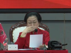 Megawati Menahan Tangis Kenang Taufiq Kiemas di Rakernas PDIP