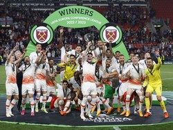 Hasil ini membuat West Ham menjadi tim kedua yang menjadi juara UEFA Conference League. REUTERS/David W Cerny  