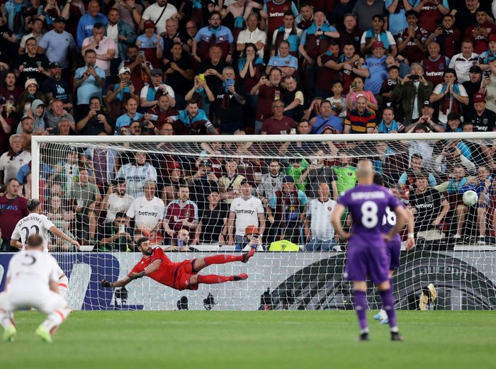 Soccer Football - Europa Conference League - Final - Fiorentina v West Ham United - Eden Arena, Prague, Czech Republic - June 7, 2023 West Ham United's Said Benrahma scores their first goal from the penalty spot REUTERS/Eva Korinkova