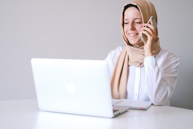 Menjaga kebersihan hijab
