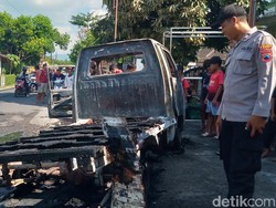 Mobil Pikap Terbakar di Jalanan Trucuk Klaten