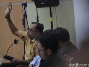 Kasus Lord Luhut, JPU Tuntut Haris Azhar 4 Tahun Penjara Kasus Lord Luhut, JPU Tuntut Haris Azhar 4 Tahun Penjara