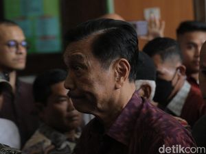 Cerita Luhut soal Cucu dan Alasan Hadir Bersaksi di Sidang Haris Azhar-Fatia Cerita Luhut soal Cucu dan Alasan Hadir Bersaksi di Sidang Haris Azhar-Fatia