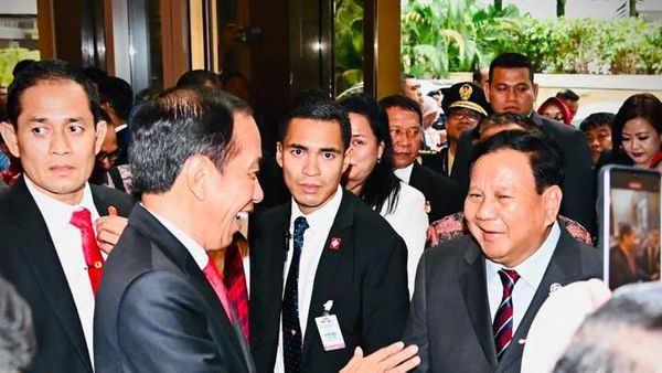 Potret Tawa Lepas Jokowi dan Prabowo di Malaysia