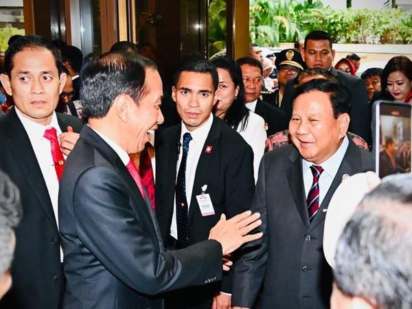 Potret Tawa Lepas Jokowi dan Prabowo di Malaysia