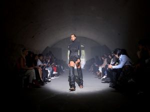 Tren Fesyen 2023: Sandal Jepit hingga HP Lipat Terbaru Tren Fesyen 2023: Sandal Jepit hingga HP Lipat Terbaru