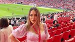 Foto: Model Pakai Body Painting di Pesta Juara Napoli