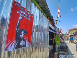 Sebagian Pedagang Pasar Banjaran Kibar Bendera Setengah Tiang
