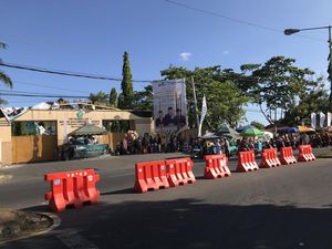 Berkah Pedagang Musiman di Asrama Haji Mataram Berkah Pedagang Musiman di Asrama Haji Mataram