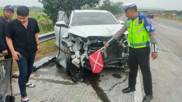 Pedangdut Difarina Alami Kecelakaan di Tol Jombang, Mobil Ringsek