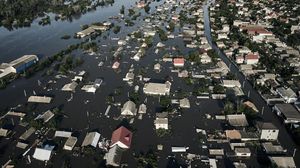 Penampakan dari Udara Banjir Akibat Jebolnya Bendungan di Ukraina