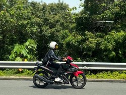 Begini Gaya Pengendara Motor Masuk Tol di Malaysia