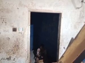 Menegangkan! Malam-malam Damkar Jakpus Evakuasi Bayi dari Ibu ODGJ Ngamuk