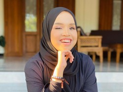 Momen Merdunya Putri Ariani Baca Al-Quran Braille