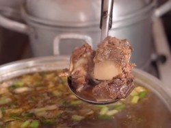 Hangat Gurih! 5 Sop Iga Viral Langganan YouTuber untuk Makan Siang