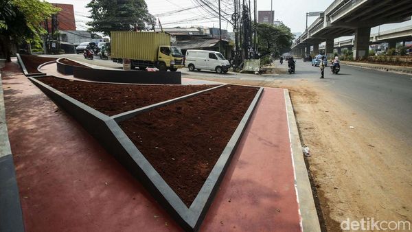 Satu Lajur Tikungan di Bekasi Berubah Jadi Taman