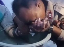 Beredar Video Polisi Pati Jago Obati Korban Gigitan Ular, Begini Ceritanya