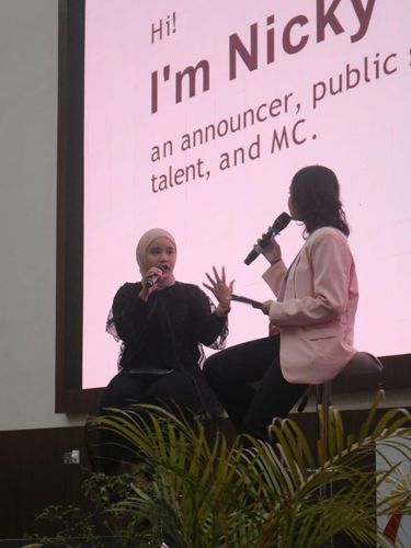 Sharing sessions bersama speaker di PIXY Goes To Campus Universitas Sebelas Maret