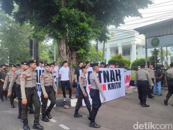 Sidang Haris-Fatia Digelar, Lalin di Sekitar PN Jaktim Macet