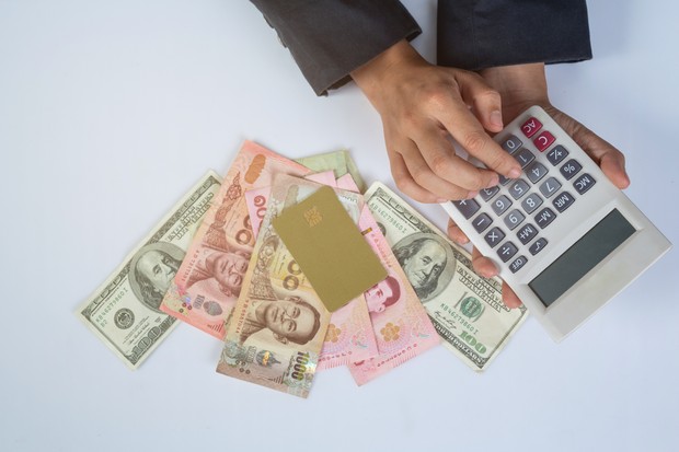 Sisihkan Minimal 10% dari Gaji/ Foto: Freepik/jcomp Foto: Freepik/jcomp