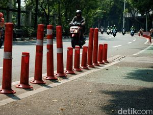 Duh, Stick Cone Jalur Sepeda di Jalan Tentara Pelajar Banyak Rusak-Hilang Duh, Stick Cone Jalur Sepeda di Jalan Tentara Pelajar Banyak Rusak-Hilang