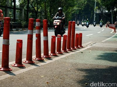 Duh, Stick Cone Jalur Sepeda di Jalan Tentara Pelajar Banyak Rusak-Hilang