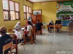 Kebanjiran Pendaftar, SMA di Indramayu Ini Tambah Ruang Kelas