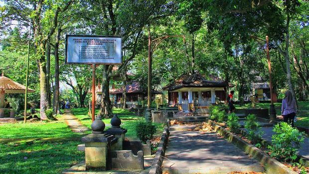 Taman Purbakala Bukit Siguntang.