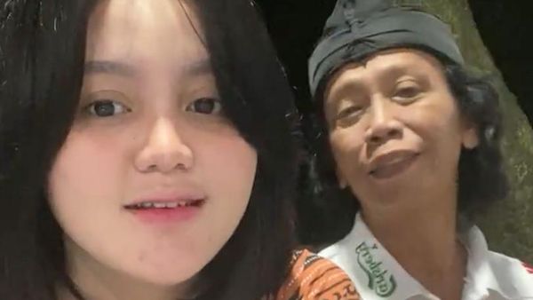 Putri Mandra, Tia Septiana Sekali Muncul Langsung Curi Perhatian