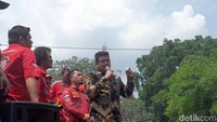 Bobby Temui Pendemo soal Jemaat GEKI: Jangan Bilang Medan Intoleran!