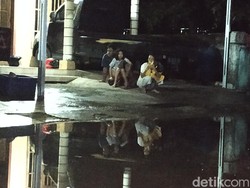 Gempa M 6,1 Guncang Pacitan, Warga Wiridan di Halaman Rumah