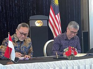Zulhas Teken Pembaruan Perjanjian Dagang Perbatasan RI-Malaysia