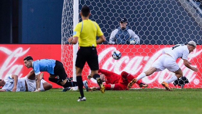 LA PLATA, ARGENTINA - JUNE 8: Anderson Duarte of Uruguay (C) attempts a kick for score his goal over Or Israelov of Israel (L) during FIFA U-20 World Cup Argentina 2023  Semi Finals match between Uruguay and Israel at Estadio La Plata on June 8, 2023 in La Plata, Argentina. (Photo by Marcio Machado/Eurasia Sport Images/Getty Images)