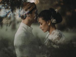 Adinia Wirasti Menikah dengan Aktor Aussie, Jadi Pengantin Jawa Adinia Wirasti Menikah dengan Aktor Aussie, Jadi Pengantin Jawa
