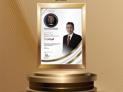 Dirut bankjatim Raih Anugerah Indonesia Financial Top Leader Awards