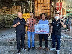 BRI Insurance Bayar Klaim ke Warga Terdampak Kebakaran di Sidrap