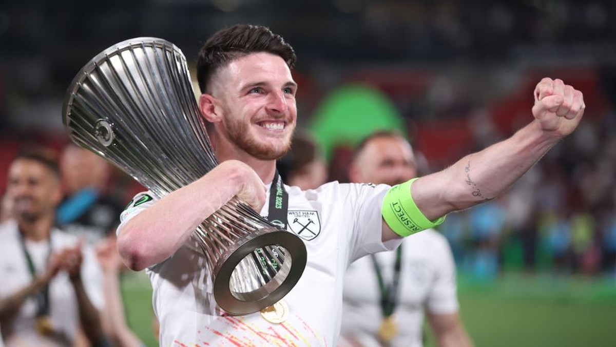 Declan Rice membawa West Ham United juara Europa Conference League. Foto: Getty Images/Alex Grimm