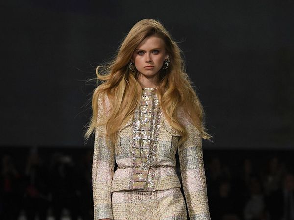 10 Koleksi Chanel Resort 2024, Inspirasi Busana Liburan