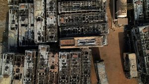 Foto Udara Kuburan Bus yang Dibakar Saat Rusuh di Senegal