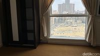 Ada Pemandangan Zamzam Tower dari Kamar Jemaah Haji di Makkah