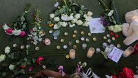 Lilin Hingga Bunga Duka Iringi Lokasi Serangan Pisau di Prancis