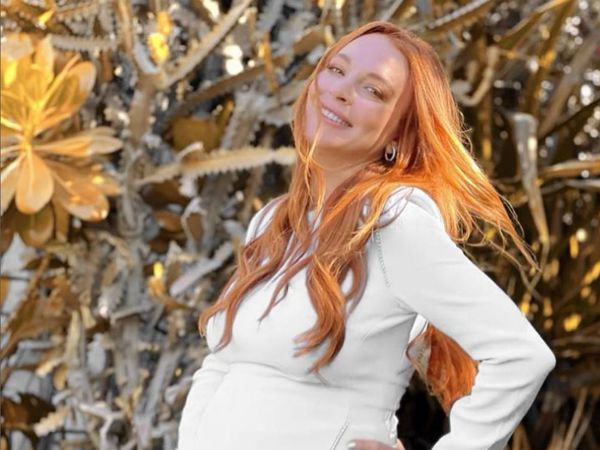 8 Potret Lindsay Lohan Pamer Baby Bump, Wajah Glowing Bikin Salfok