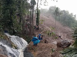 Jabar Hari Ini: Pasutri Tewas Tertimbun Longsor di Tasikmalaya