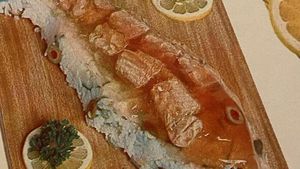 10 Tampilan Makanan Jadul yang Bentuknya Aneh dan Menjijikkan