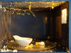 Telur Dipanaskan Dalam Microwave Meledak, Ini Sebabnya