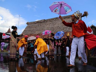 Melihat Ritual Orom Sasadu Suku Sahu di Maluku Utara